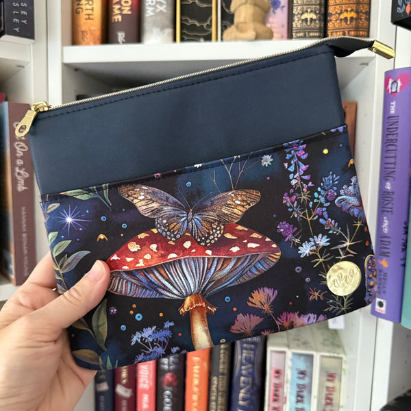 Magic Mushrooms e-reader Zippered Sleeve