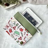 Cozy Christmas e-reader Zippered Sleeve