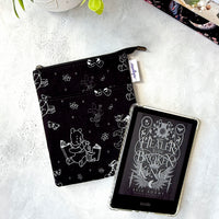 Pooh’s Bookclub - e-reader Zippered Sleeve