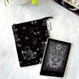 Pooh’s Bookclub - e-reader Zippered Sleeve