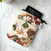 Magnolias Dreams e-reader Zippered Sleeve