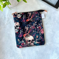 Romantasy Skulls - e-reader Zippered Sleeve