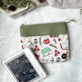 Cozy Christmas e-reader Zippered Sleeve
