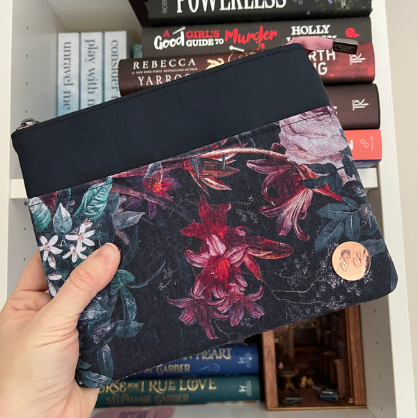 Moody Floral e-reader Zippered Sleeve